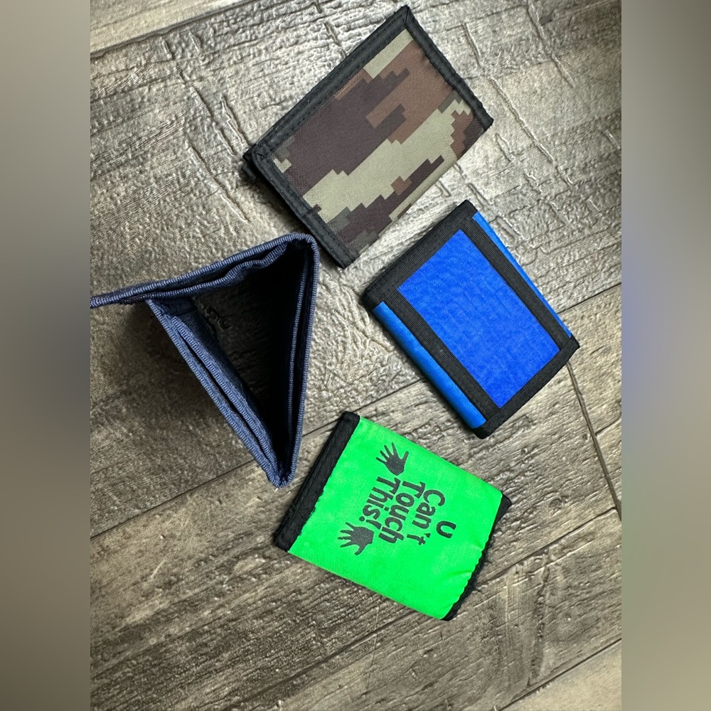 4 canvas wallets